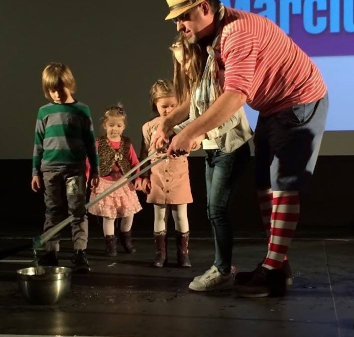 Színpadi bemutatóra